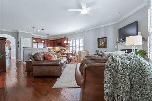 421 Meadowcrest Cir, Franklin, TN 37064