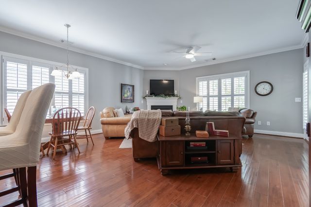 421 Meadowcrest Cir, Franklin, TN 37064