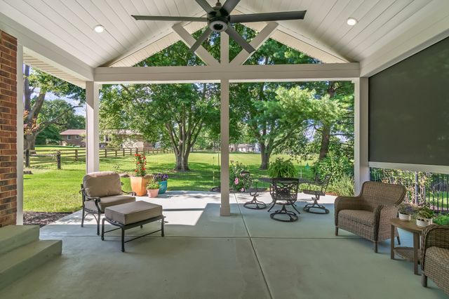 421 Meadowcrest Cir, Franklin, TN 37064