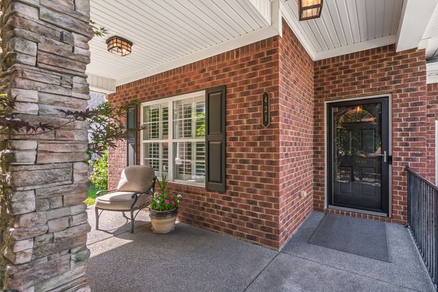 421 Meadowcrest Cir, Franklin, TN 37064