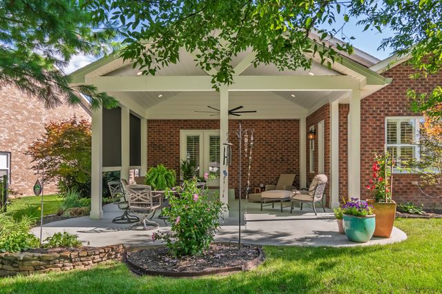 421 Meadowcrest Cir, Franklin, TN 37064