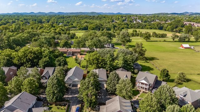 421 Meadowcrest Cir, Franklin, TN 37064