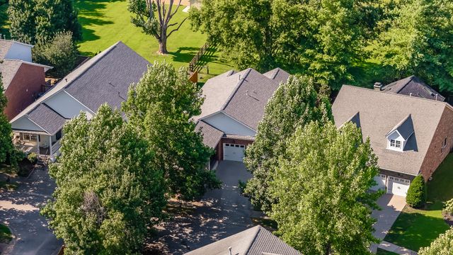 421 Meadowcrest Cir, Franklin, TN 37064