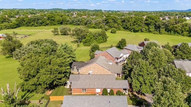 421 Meadowcrest Cir, Franklin, TN 37064
