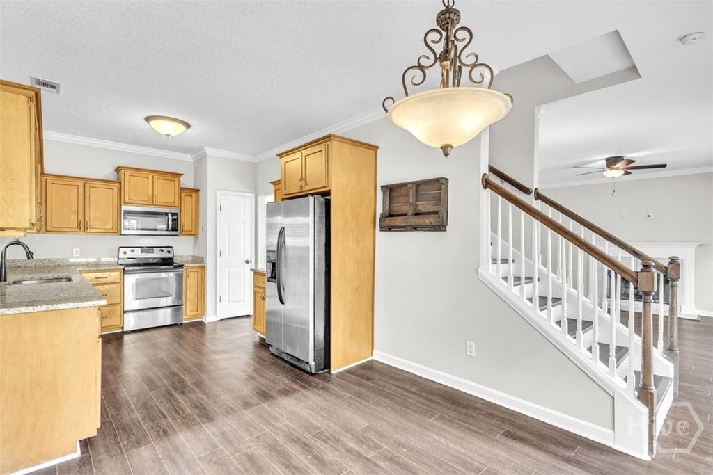 Image 11 of property listing at 185 Oak Ridge Circle, Richmond Hill, GA 31324