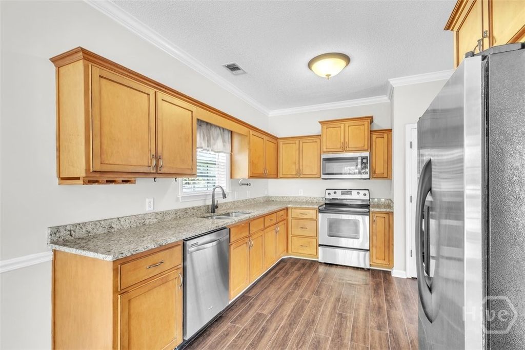 Image 12 of property listing at 185 Oak Ridge Circle, Richmond Hill, GA 31324