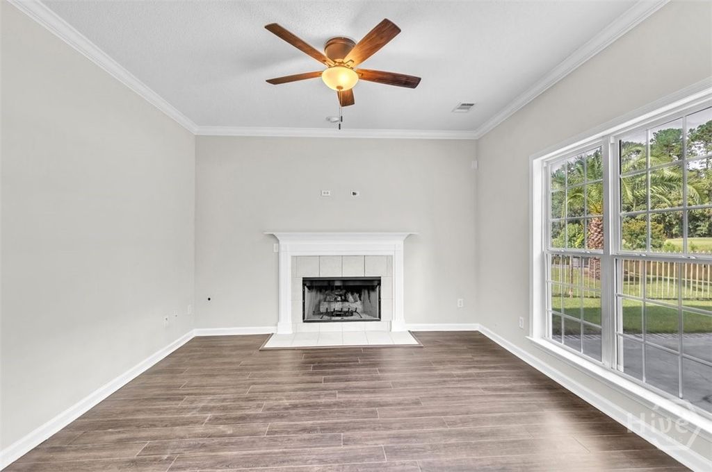 Image 15 of property listing at 185 Oak Ridge Circle, Richmond Hill, GA 31324