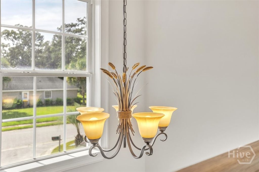 Image 16 of property listing at 185 Oak Ridge Circle, Richmond Hill, GA 31324