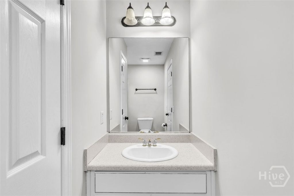 Image 27 of property listing at 185 Oak Ridge Circle, Richmond Hill, GA 31324