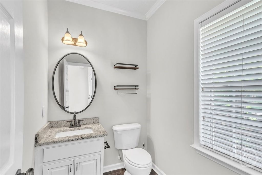 Image 4 of property listing at 185 Oak Ridge Circle, Richmond Hill, GA 31324