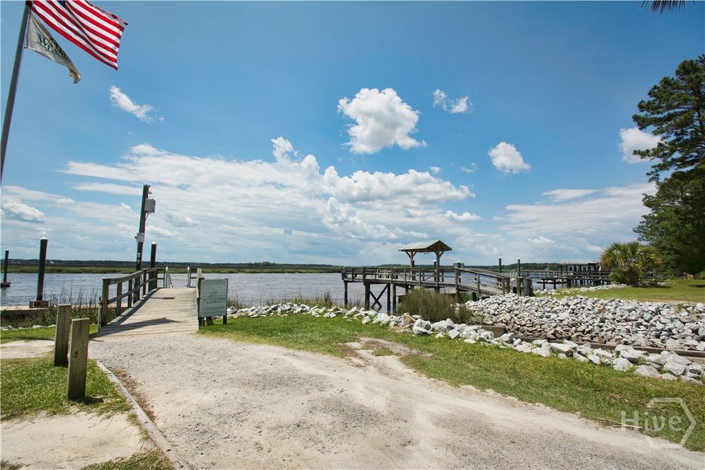 Image 42 of property listing at 185 Oak Ridge Circle, Richmond Hill, GA 31324