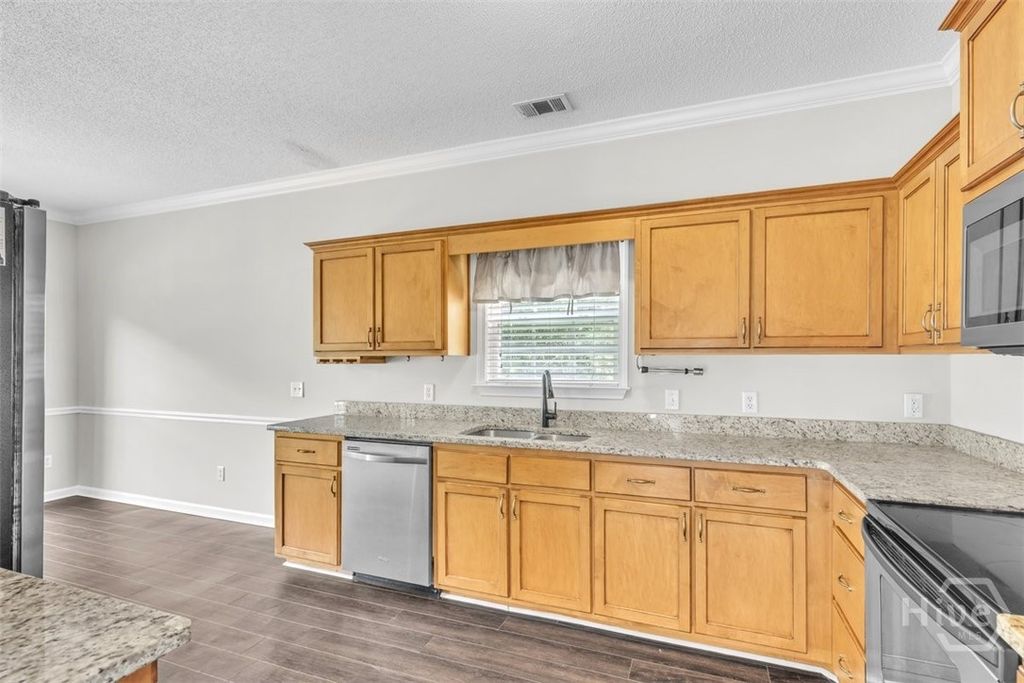 Image 6 of property listing at 185 Oak Ridge Circle, Richmond Hill, GA 31324