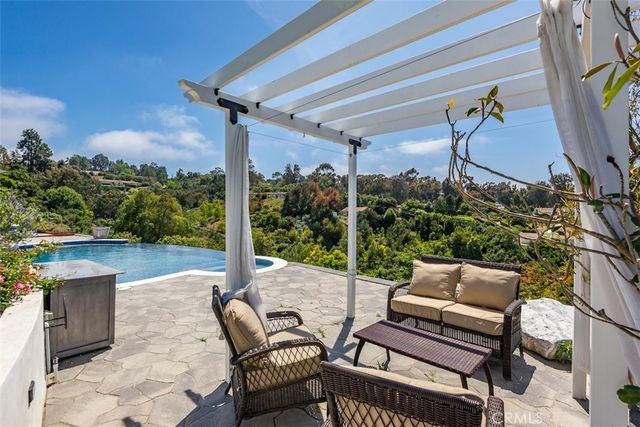 2 El Concho Lane, Rolling Hills, CA 90274