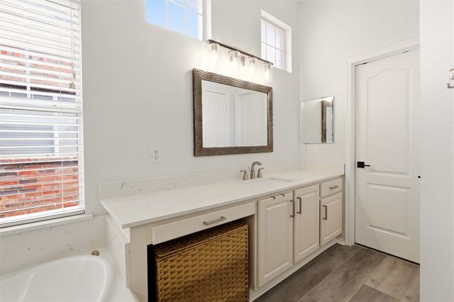 1744 Ivy Lane, Carrollton, TX 75007
