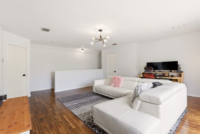 1744 Ivy Lane, Carrollton, TX 75007