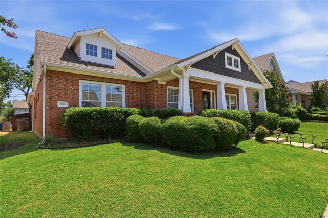 1744 Ivy Lane, Carrollton, TX 75007