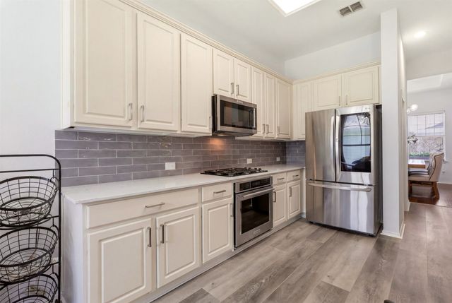 1744 Ivy Lane, Carrollton, TX 75007