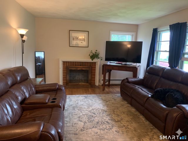 1 Gamma Avenue, Old Lyme, CT 06371