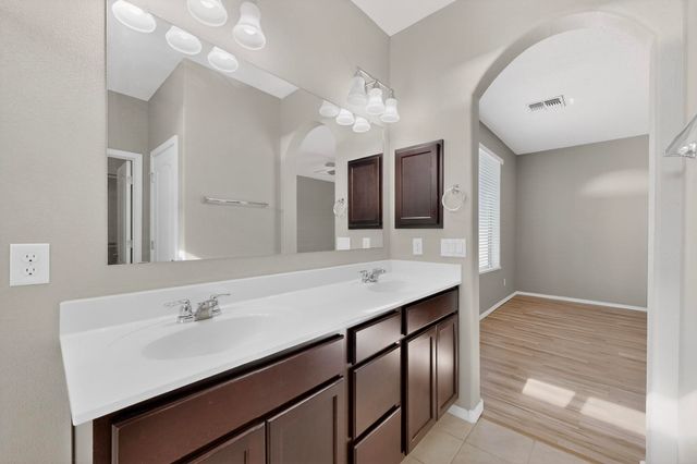 4712 Bienvenido A Casa, Santa Fe, NM 87507