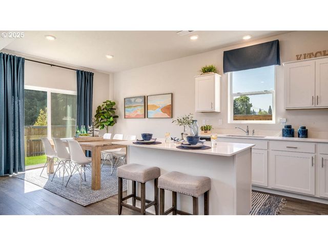 2343 30th Pl, Springfield, OR 97477