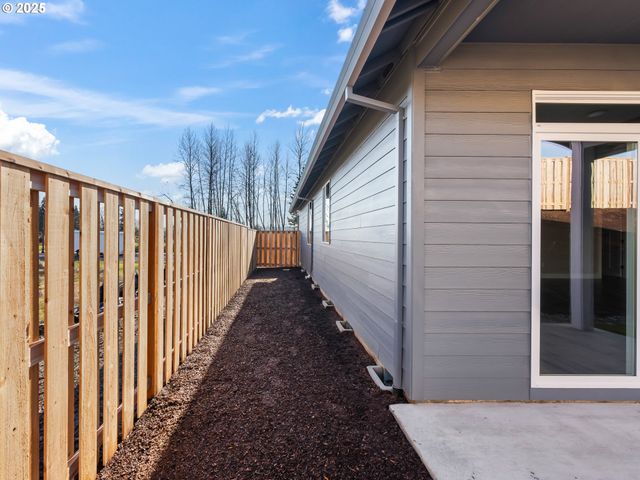 2239 E OTTER Loop 59, La Center, WA 98629