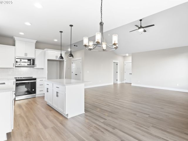 2239 E OTTER Loop 59, La Center, WA 98629