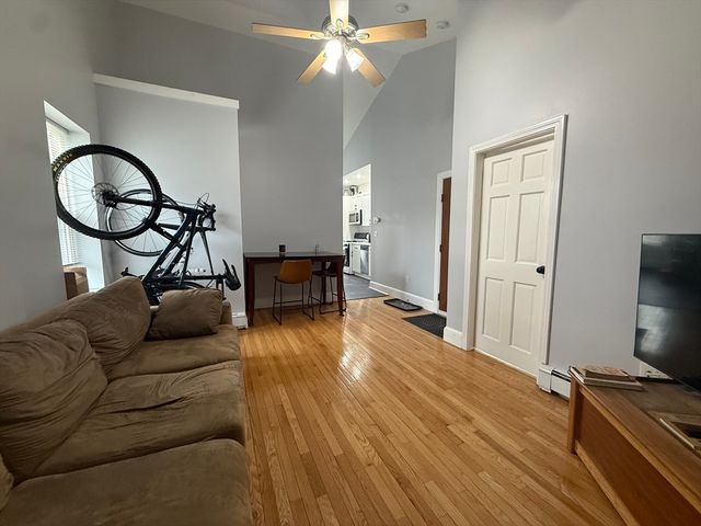 28 Maverick 3, Boston, MA 02128