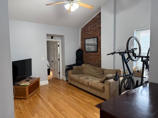 28 Maverick 3, Boston, MA 02128