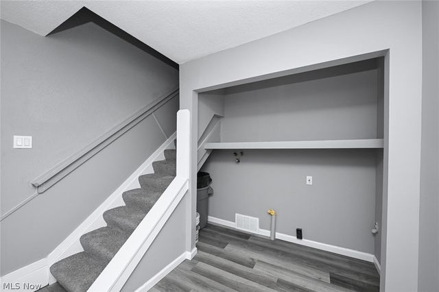 2255 Lake Road, Akron, OH 44312