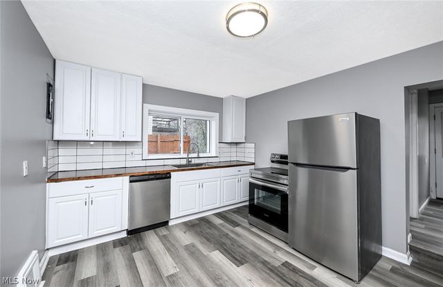 2255 Lake Road, Akron, OH 44312