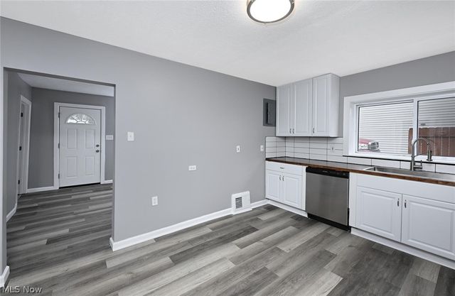 2255 Lake Road, Akron, OH 44312