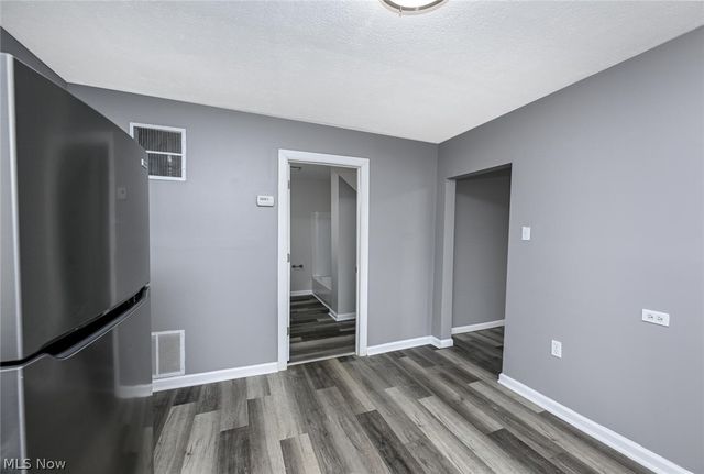 2255 Lake Road, Akron, OH 44312