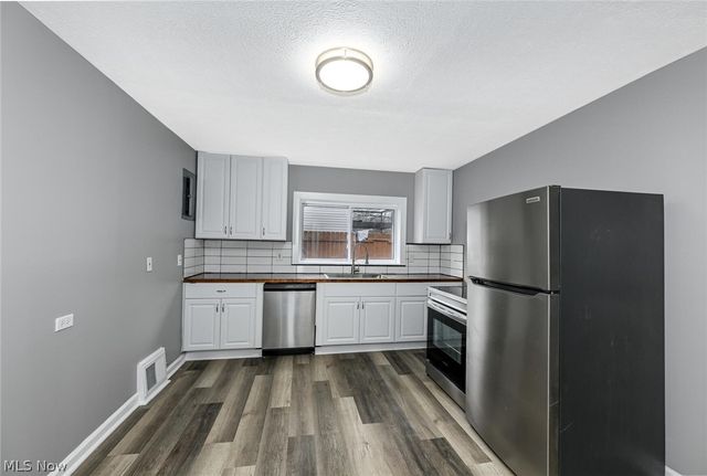 2255 Lake Road, Akron, OH 44312