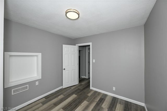 2255 Lake Road, Akron, OH 44312