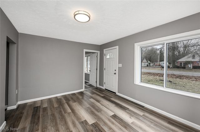 2255 Lake Road, Akron, OH 44312