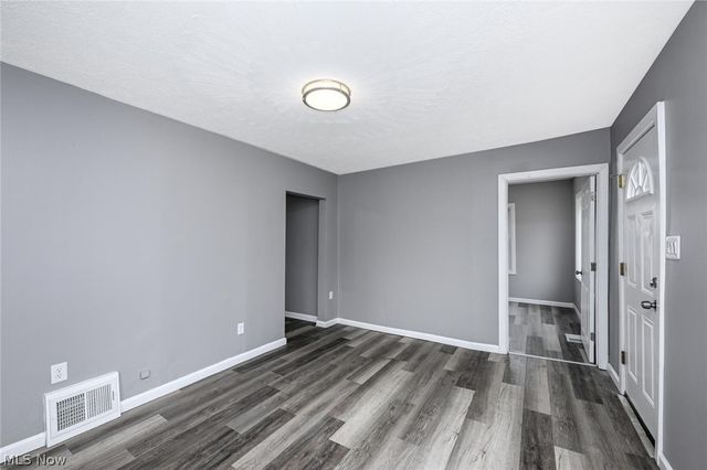 2255 Lake Road, Akron, OH 44312