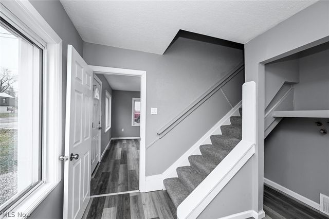 2255 Lake Road, Akron, OH 44312