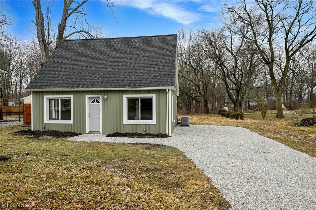 2255 Lake Road, Akron, OH 44312