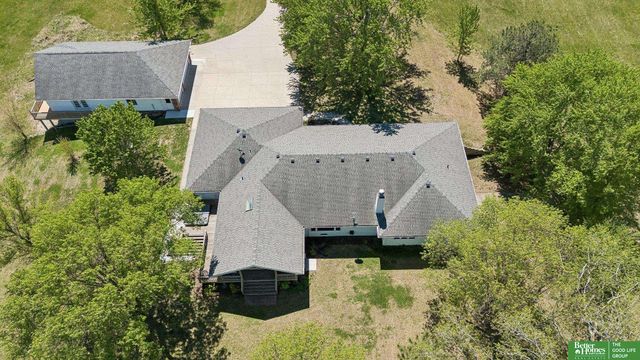 21900 W Angus Road, Gretna, NE 68028
