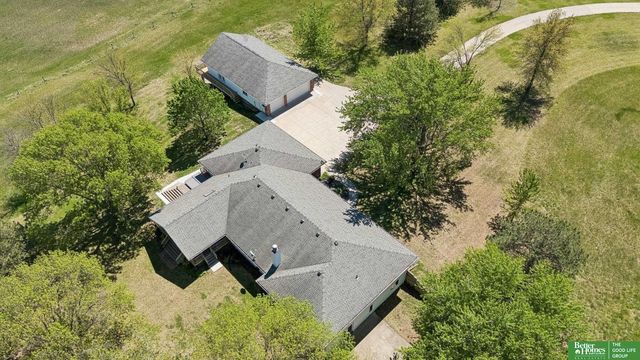 21900 W Angus Road, Gretna, NE 68028