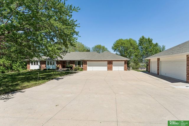 21900 W Angus Road, Gretna, NE 68028