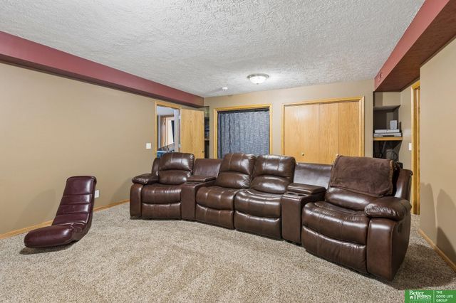 21900 W Angus Road, Gretna, NE 68028
