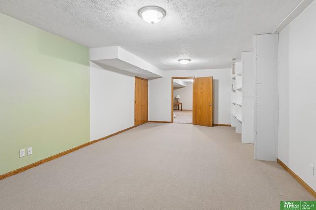 21900 W Angus Road, Gretna, NE 68028