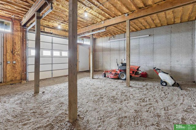 21900 W Angus Road, Gretna, NE 68028
