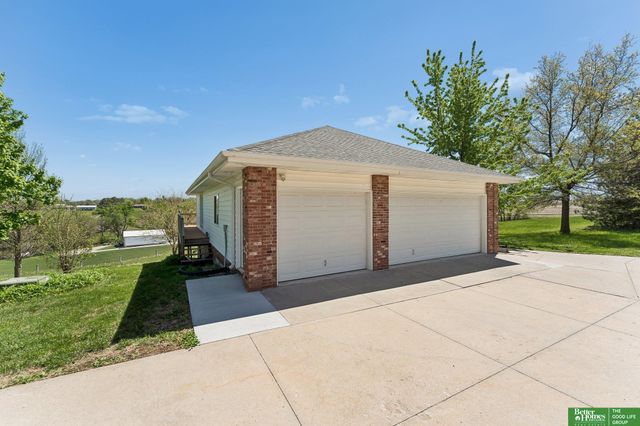 21900 W Angus Road, Gretna, NE 68028