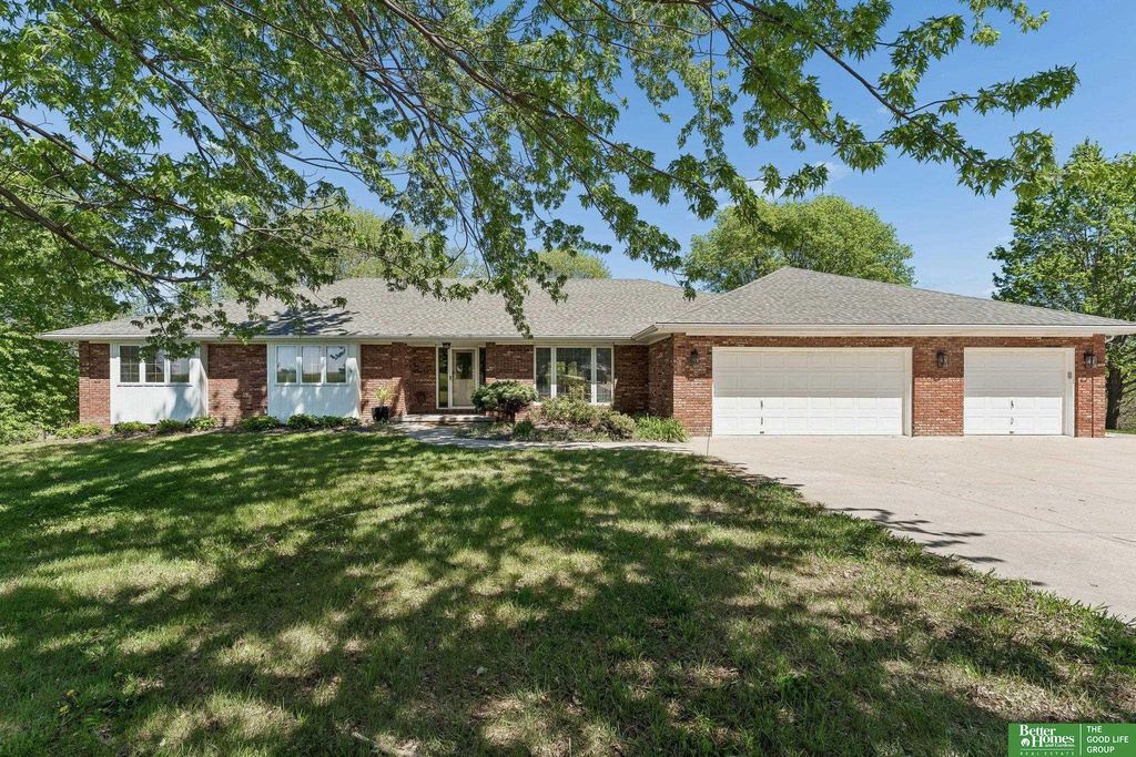 21900 W Angus Road, Gretna, NE 68028