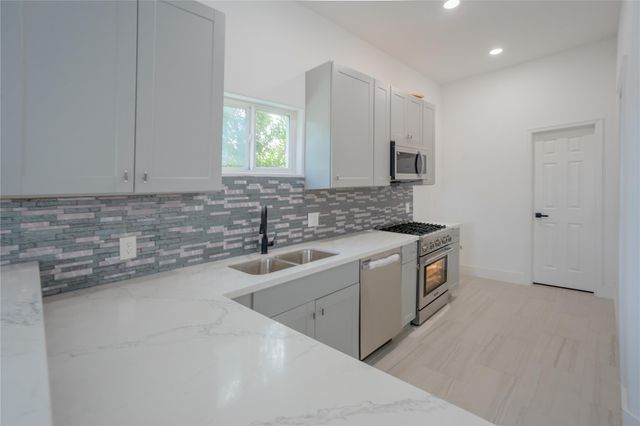 1515 Fairbanks Street, Houston, TX 77009