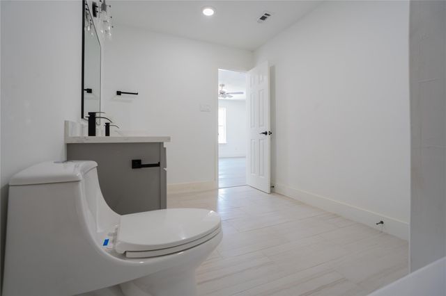 1515 Fairbanks Street, Houston, TX 77009