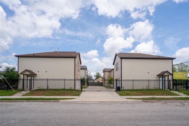 1515 Fairbanks Street, Houston, TX 77009