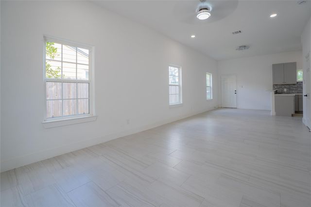 1515 Fairbanks Street, Houston, TX 77009
